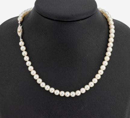 Pearl-necklace 14 kt gold clasp , YG/WG 585/000, c