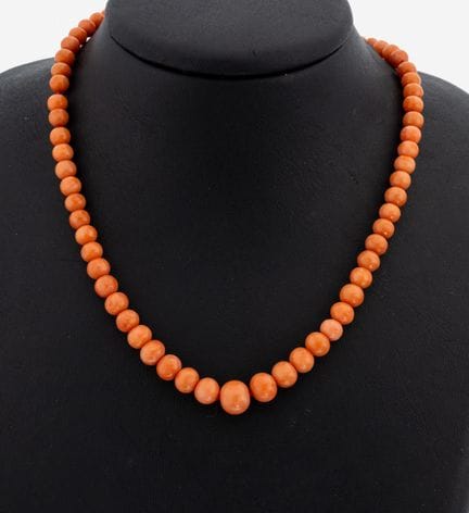 Extra-long coral-necklace, Italy approx. 1900 , co