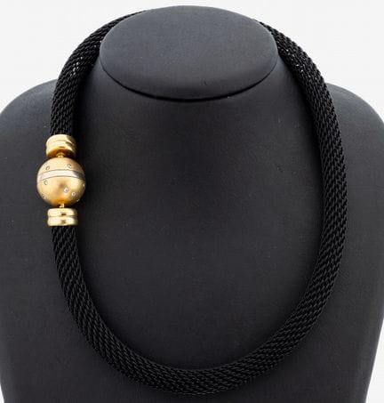 Collier avec fermoir en or 18 carats serti de bril
