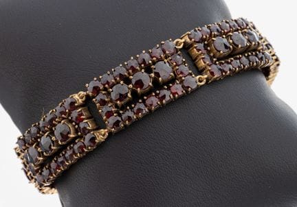 Bracelet en or 8 carats serti de grenats, GG 333/0