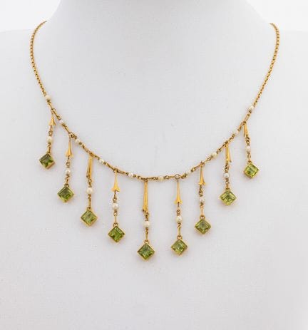 18 kt gold peridot-pearl-necklace, approx. 1910 , 