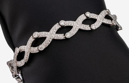 Bracelet en or 18 carats serti de brillants, poinç