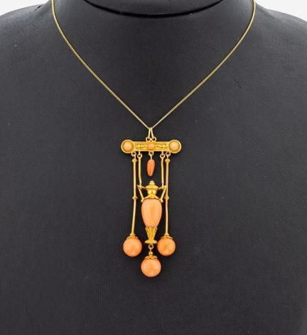 18 kt gold coral-pendant, probably England, approx