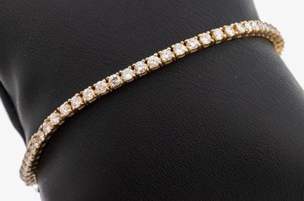Bracelet en or 14 carats orné de lignes de brillan