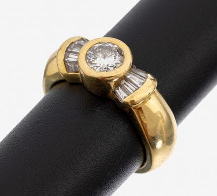 18 kt gold diamond-ring , YG 750/000, centered bri