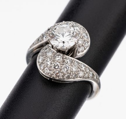 18 kt gold brilliant-ring , WG 750/000, unusual de