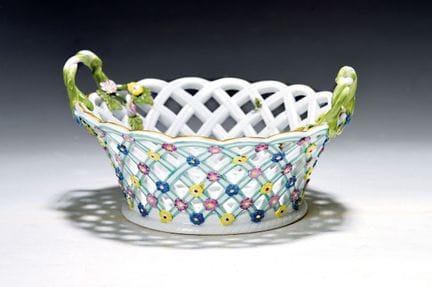 Cuenco redondo con cesta, Meissen, c. 1750, asas d