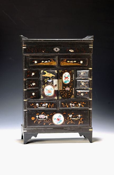 Armario decorativo modelo «Kodansu», Japón, finale
