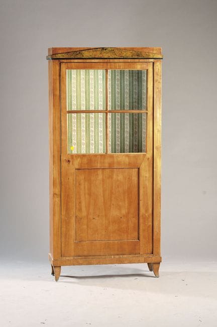Vitrina, estilo Biedermeier, hacia 1830, chapa de 