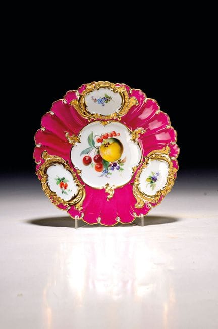 Assiette d'apparat, Meissen, époque Pfeiffer, porc