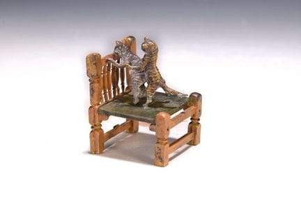 Wiener Bronze, erotisches Katzenpaar auf Stuhl, si