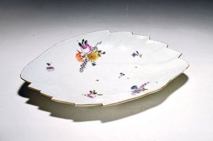 Gran cuenco de hojas, Meissen, c. 1750, porcelana,
