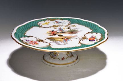 Un raro centro de mesa, plato con pie, Meissen, c.