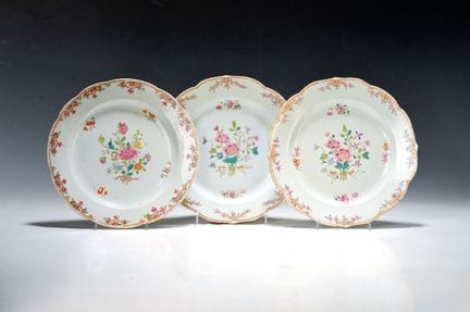 Trois assiettes, Chine, 18e siècle, famille rose, 