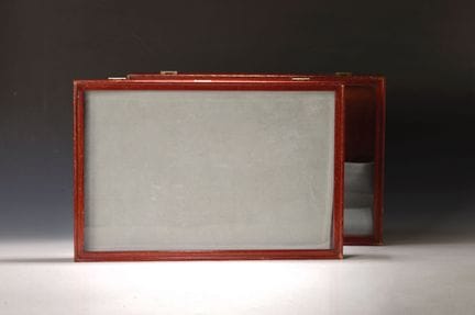 Dos vitrinas para joyas, de mediados del siglo XX,