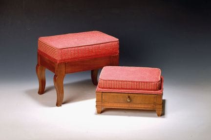 Dos banquitos de la época Biedermeier, probablemen
