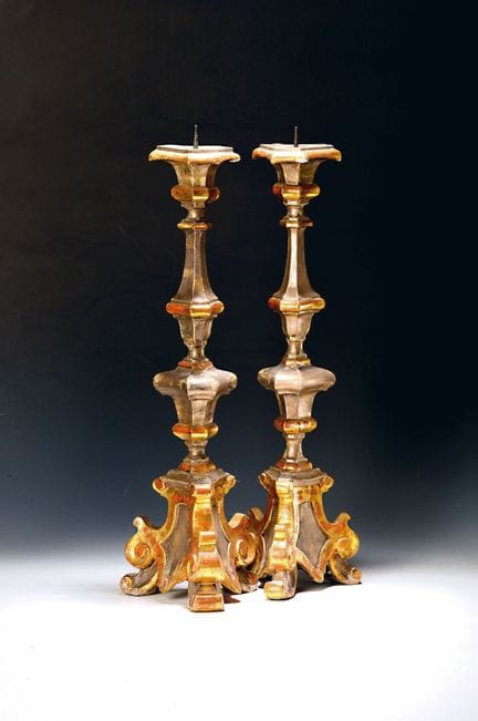 Par de candelabros de iglesia o de altar, del sur 