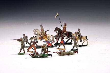 Conjunto de unas 80 figuras de estaño, anteriores 