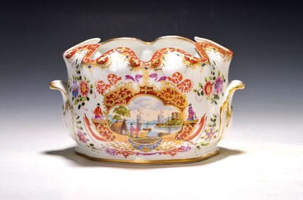 Verre à alcool orné de scènes de voyages d'affaire