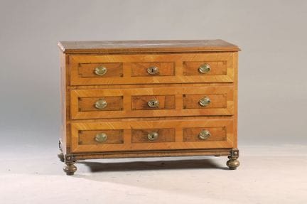 Cómoda, estilo Luis XVI, hacia 1760/70, chapado en