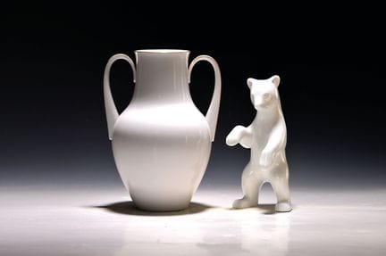 Vase à deux anses et sculpture d'ours, KPM Berlin,