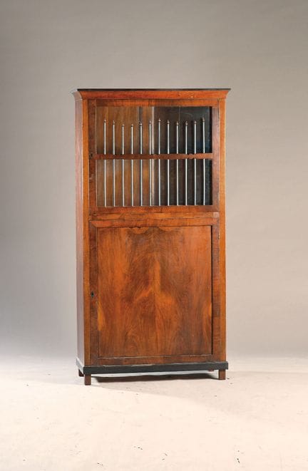 Vitrina de estilo Biedermeier, hacia 1830, chapado
