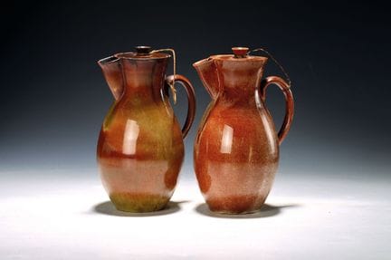 Dos jarras de cacao del Bauhaus, diseño de Otto Li