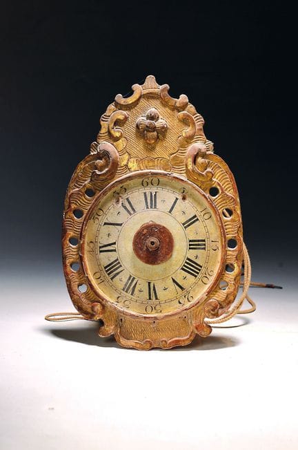 Reloj de pared, Selva Negra, con escudo de estuco,