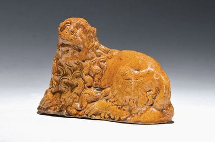 Steinzeugfigur, wohl 17. Jh., liegender Löwe mit g