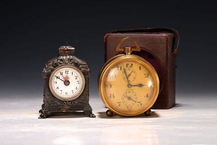 2 despertadores pequeños, 1 de Francia de hacia 19