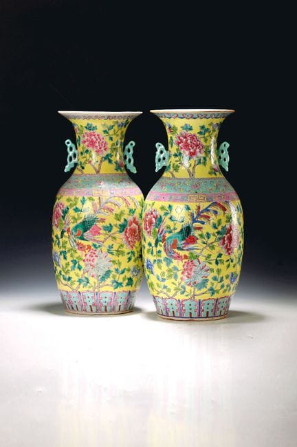 Dos jarrones, China, hacia 1860/70, pintados en po