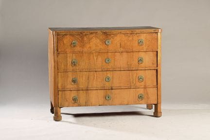 Cómoda grande de estilo Biedermeier, siglo XIX, ch