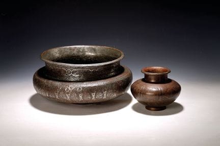 Dos recipientes, probablemente de origen indo-pers