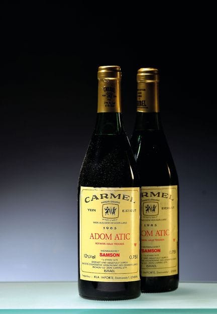 2 bouteilles de Yein Eichout Carmel Adom Atic 1985