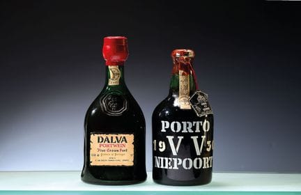2 bouteilles de porto : Niepoort VV 1930 et C. da 