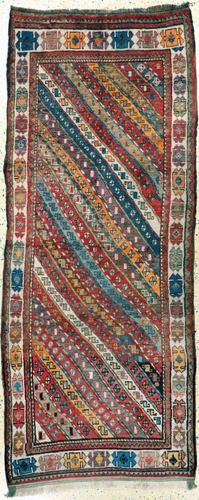 Alfombra kurda de pueblo antigua, Turquía, hacia 1
