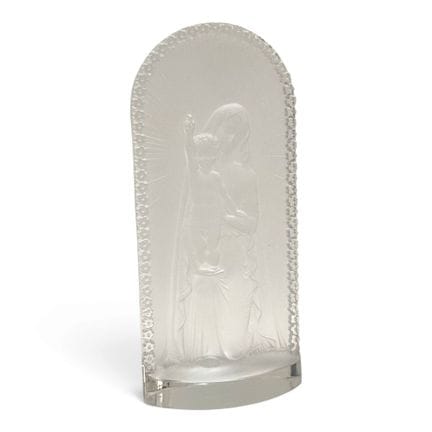 LALIQUE 法国
跪姿圣母与圣婴，1938年创作的款式。
压模白玻璃作品，附签名
高：19.5 