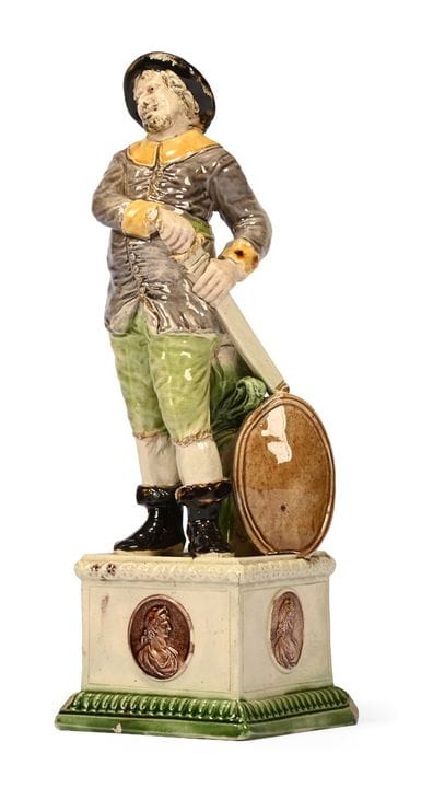 STATUETTA IN CREAMWARE DELLO STAFFORDSHIRE RAPPRES