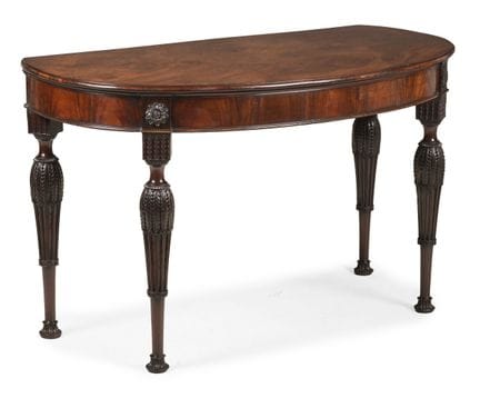 † 一件精美且别具一格的乔治三世时期桃花心木半椭圆形边桌，很可能是因斯与梅休（Ince &amp; 