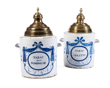 COPPIA DI VASI DA TABACCO IN FAIENCE, FRANCESI, XV