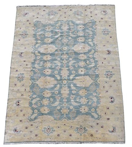 Un tappeto ZIEGLER DESIGN, di circa 357 x 258 cm