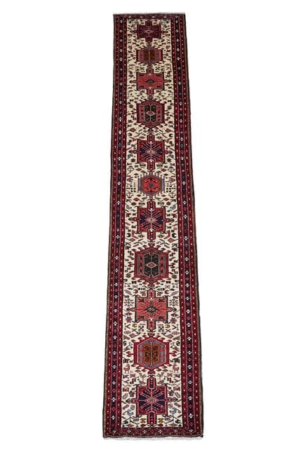 UN TAPPETO KARAJAR, circa 430 x 70 cm