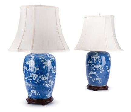 COPPIA DI LAMPADE DA TAVOLO CON VASI CINESI BLU E 