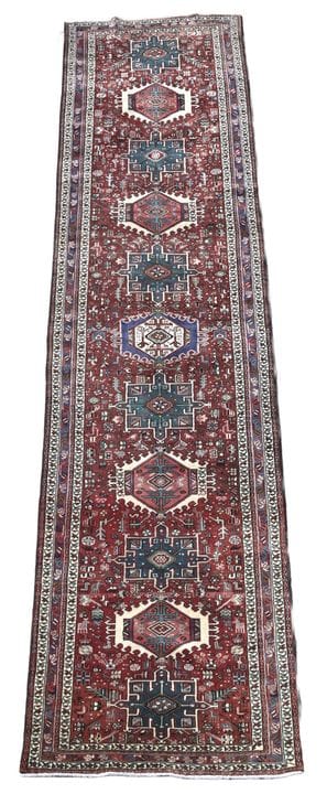 Un tappeto della KARAJAH GALLERY, di circa 465 x 1