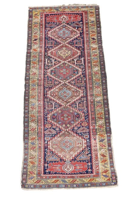 UN CORRIDORE DI AKSTAFA, circa 331 x 137 cm