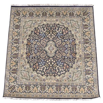 UN MAGNIFIQUE TAPIS DE TABRIZ, d'un format carré r