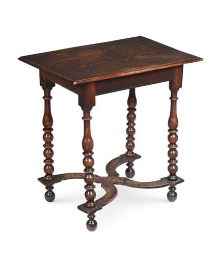 TABLE DE SALON WILLIAM &amp; MARY EN NOYER ET BOIS