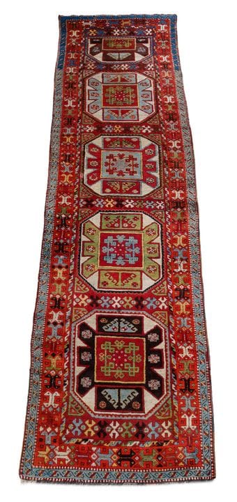 UN TAPIS D'ANATOLIE, VERS 1880, environ 420 x 110 