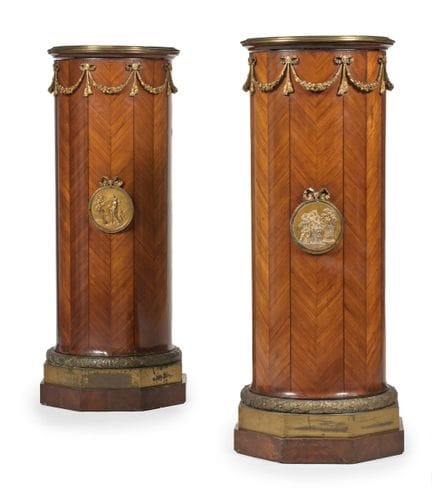 Y A PAIR OF  FRENCH TULIPWOOD AND ORMOLU MOUNTED C