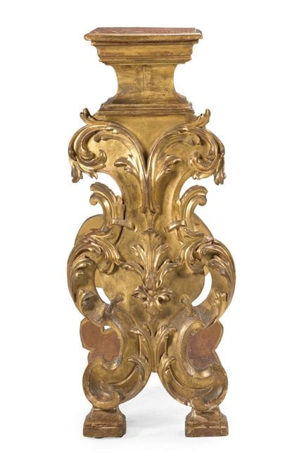 Un socle sculpté en bois doré du nord de l'Italie,